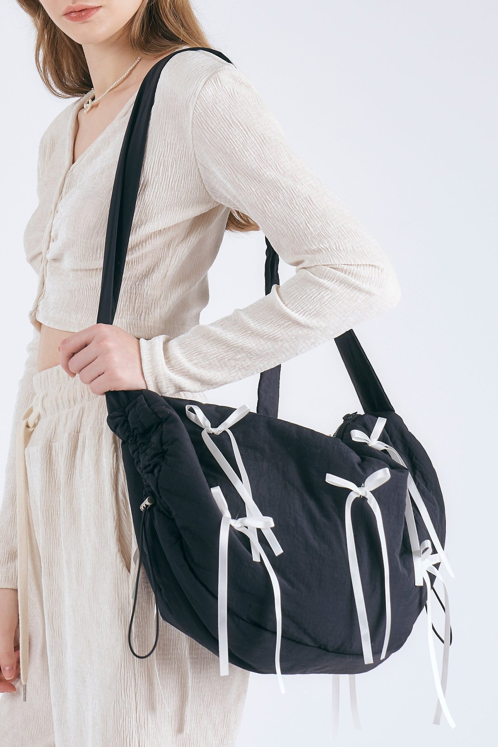 BaileyBowsNylonBag_02.jpg